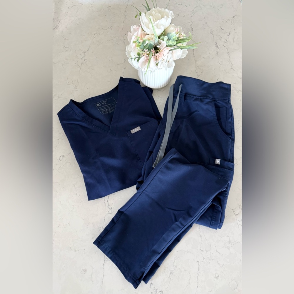 FIGS Navy Scrub Set EUC Catarina Top & Yola Pants Size Small S